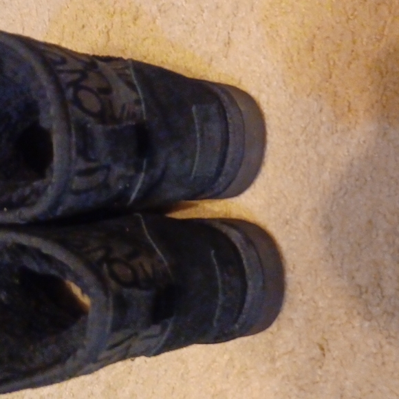 Mini ugg booties with graffiti on them - Picture 2 of 3